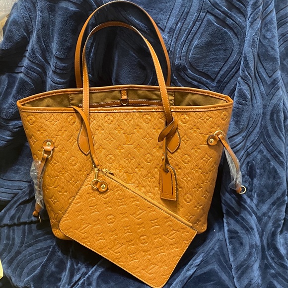 Elegant Fashion Neverfull Brown Leather Mono Tote With Matching Detachable Pouch - Picture 3 of 17
